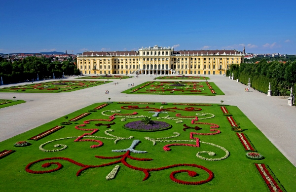 Schloss_Schönbrunn__The_Jewel_of_Vienna.jpg