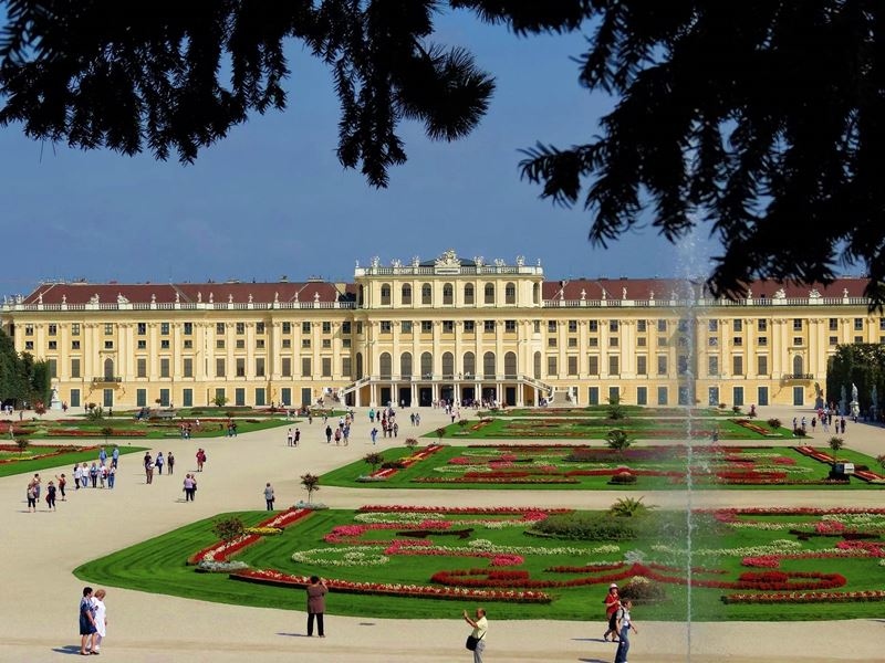 Tips_for_Buying_Tickets_to_Schloss_Schönbrunn.jpg