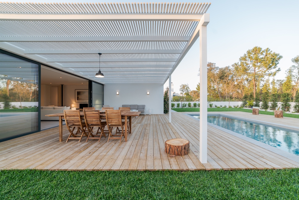 4 Key Benefits of Hiring a Premium Deck Builder and Installer